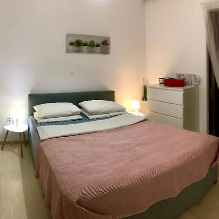 Marina Apartment Artémida Eksteriør bilde